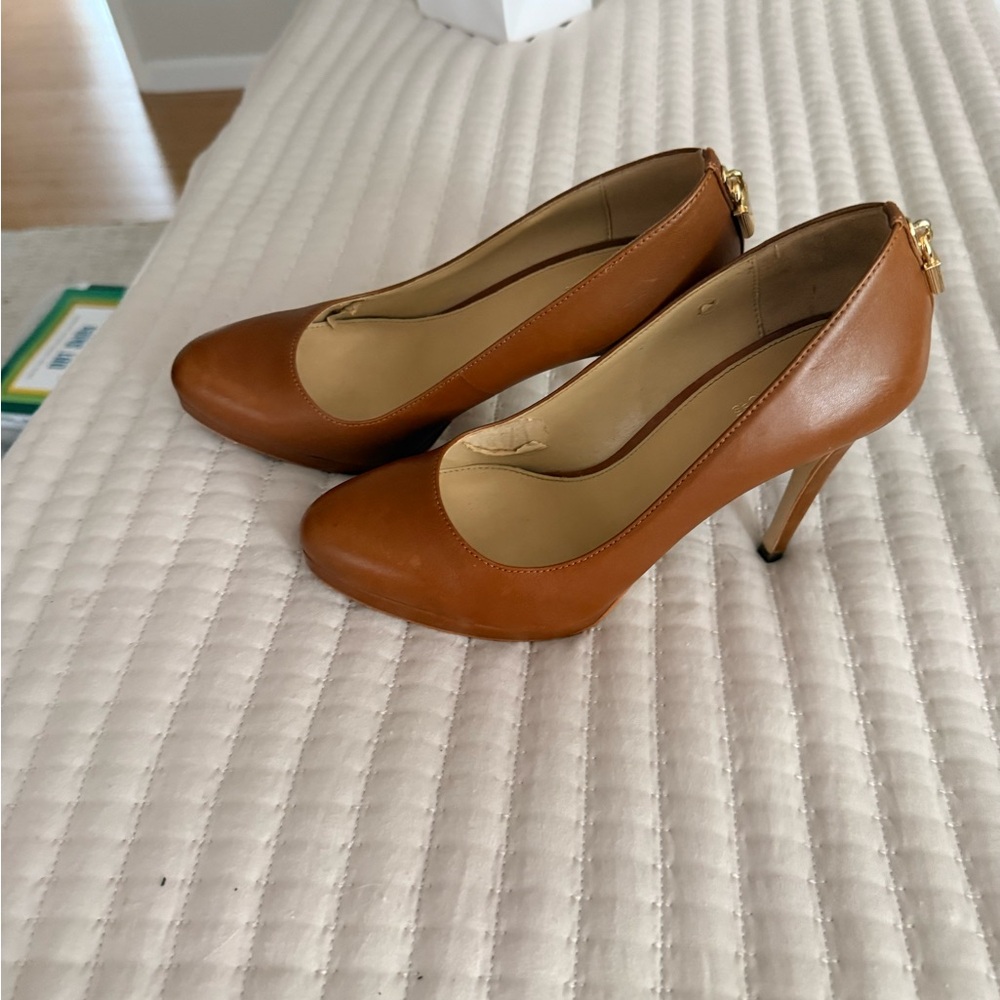 Classic Tan Leather Pointed-Toe Pumps - Women's Heels
